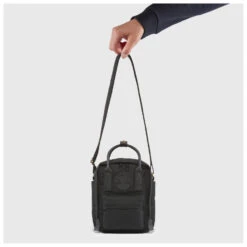 FJÄLLRÄVEN Kånken No. 2 Black Sling 2,5 - Shoulder Bag 24 FJÄLLRÄVEN Kånken No. 2 Black Sling 2,5 - Shoulder Bag -Outdoor Equipment Shop fjaellraeven kaanken no 2 black sling 25 shoulder bag detail 11