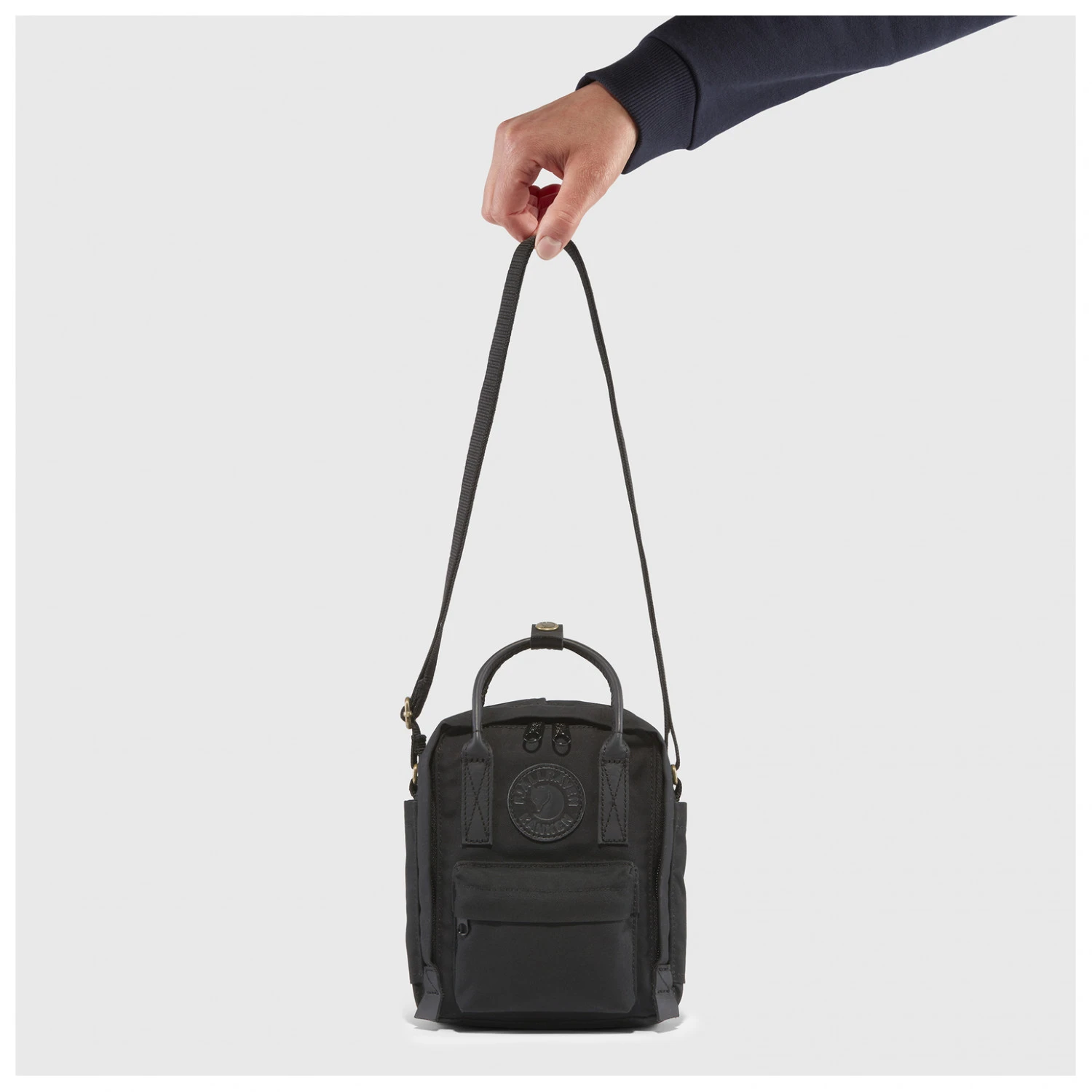 FJÄLLRÄVEN Kånken No. 2 Black Sling 2,5 - Shoulder Bag 13 FJÄLLRÄVEN Kånken No. 2 Black Sling 2,5 - Shoulder Bag - Image 11