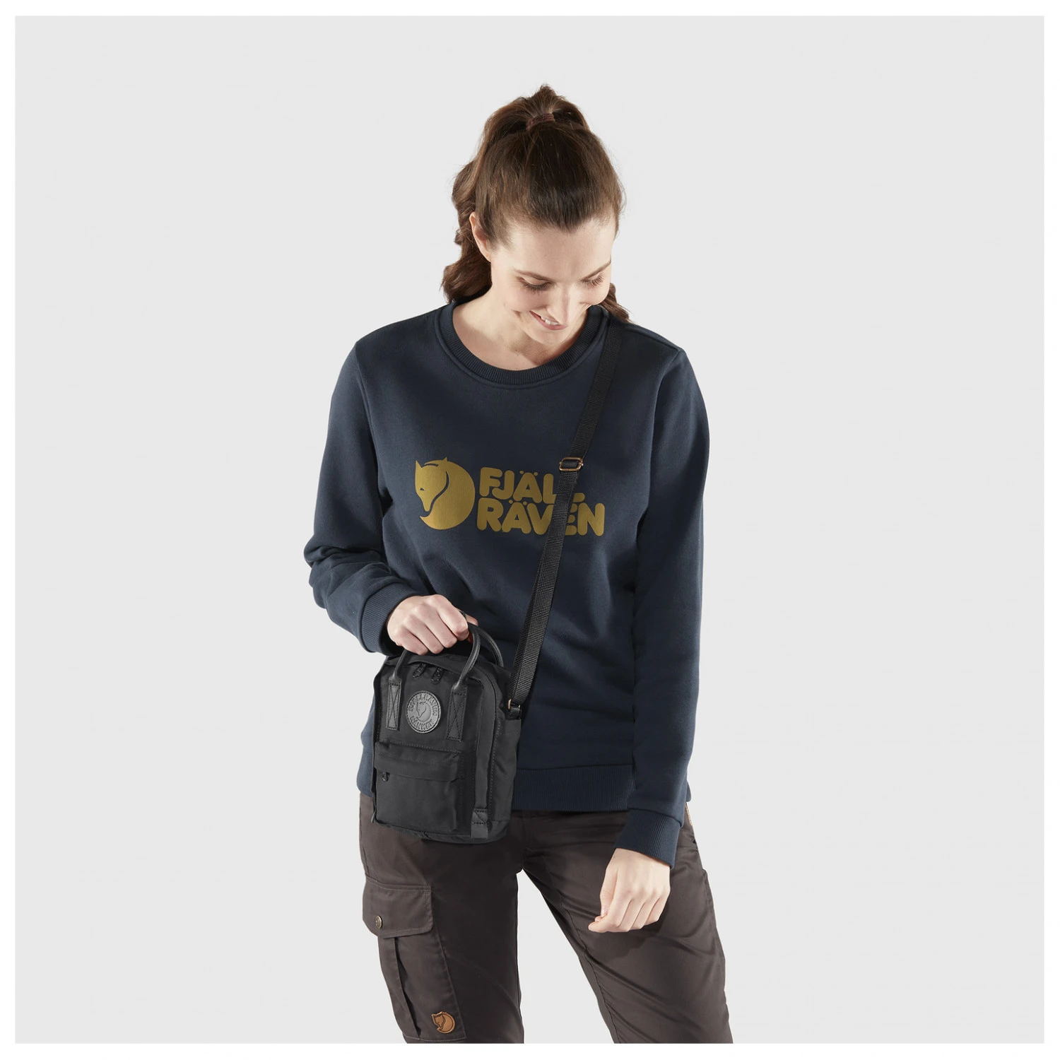 FJÄLLRÄVEN Kånken No. 2 Black Sling 2,5 - Shoulder Bag 6 FJÄLLRÄVEN Kånken No. 2 Black Sling 2,5 - Shoulder Bag - Image 4