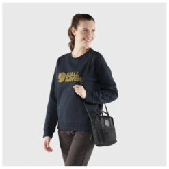 FJÄLLRÄVEN Kånken No. 2 Black Sling 2,5 - Shoulder Bag 18 FJÄLLRÄVEN Kånken No. 2 Black Sling 2,5 - Shoulder Bag -Outdoor Equipment Shop fjaellraeven kaanken no 2 black sling 25 shoulder bag detail 5