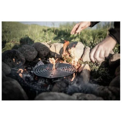 Petromax Cast Iron Stacking Grate 7 Petromax Cast Iron Stacking Grate -Outdoor Equipment Shop petromax cast iron stacking grate detail 3