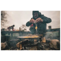 Robens Bighorn 3 Legged Pan - Skillet -Outdoor Equipment Shop robens bighorn 3 legged pan skillet detail 4